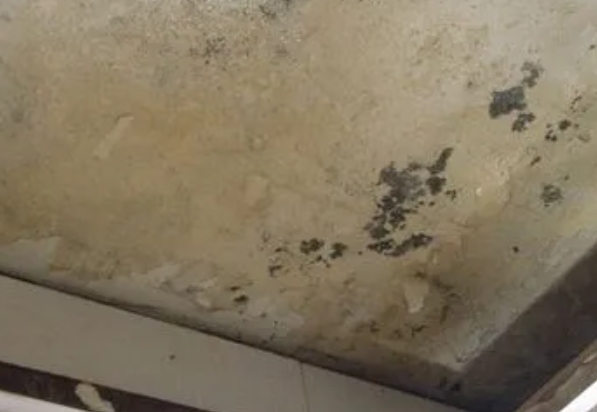 西工阳台漏水维修公司分享下西工卫生间渗水维修需要注意哪些问题。